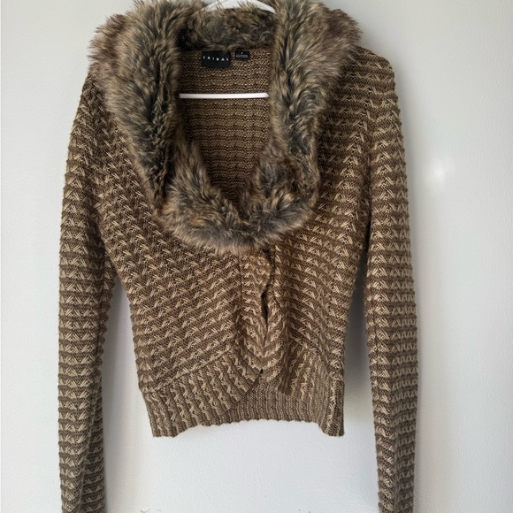 Tribal Women's Olive/Beige Sweater with Detachable Faux Fur Collar Size Small - Picture 6 of 6